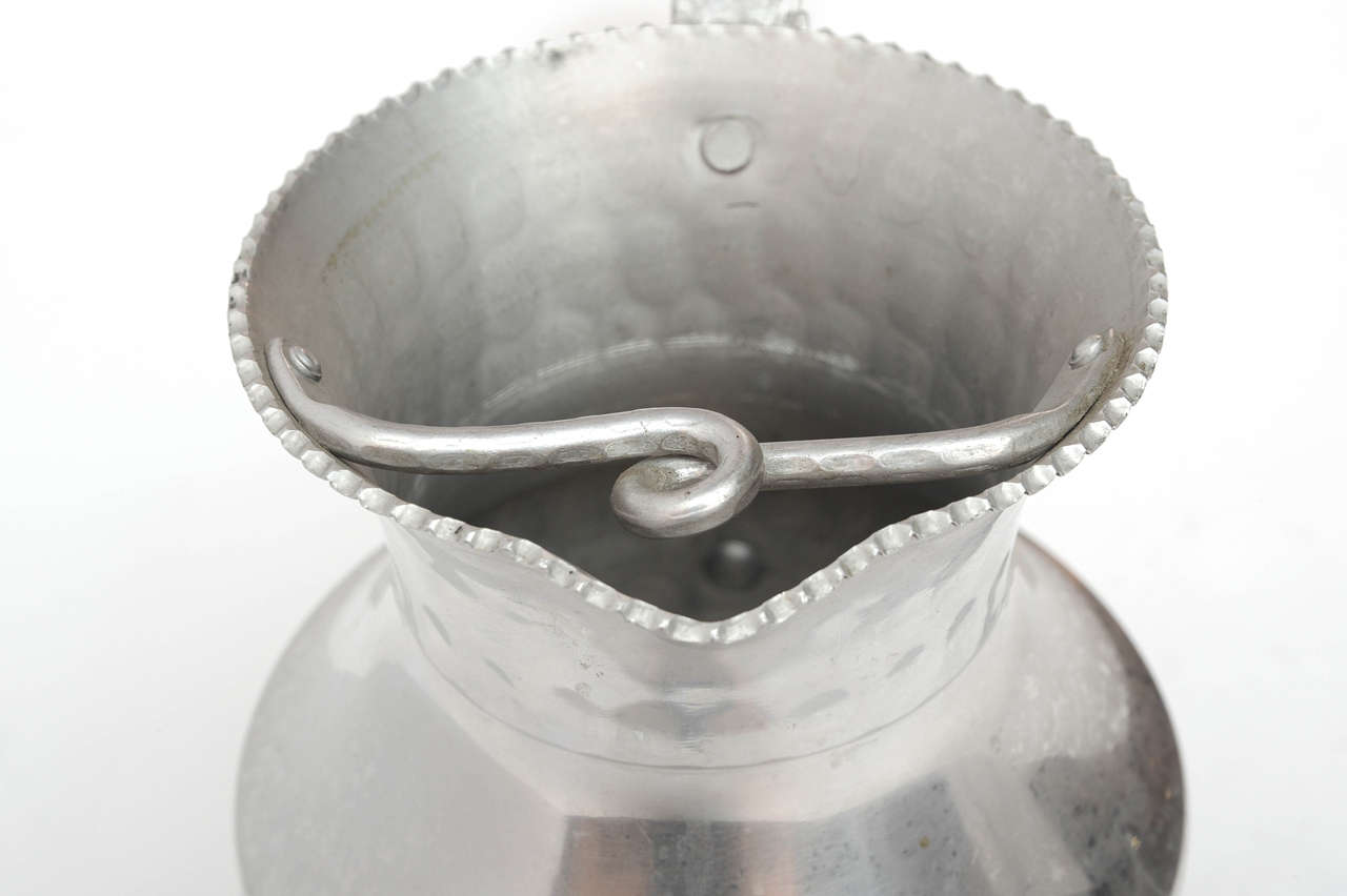 Cromwell Hand-Hammered Aluminium Pitcher, 1940 In Excellent Condition For Sale In Milan, IT